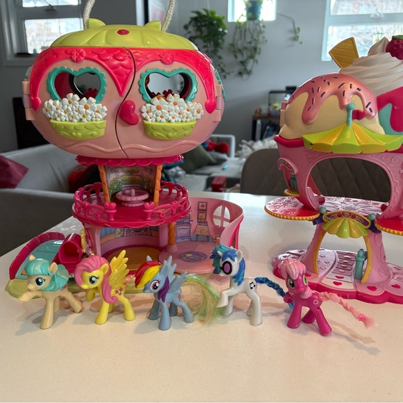 Hasbro Pink and Yellow Pony Playset - Picture 3 of 12